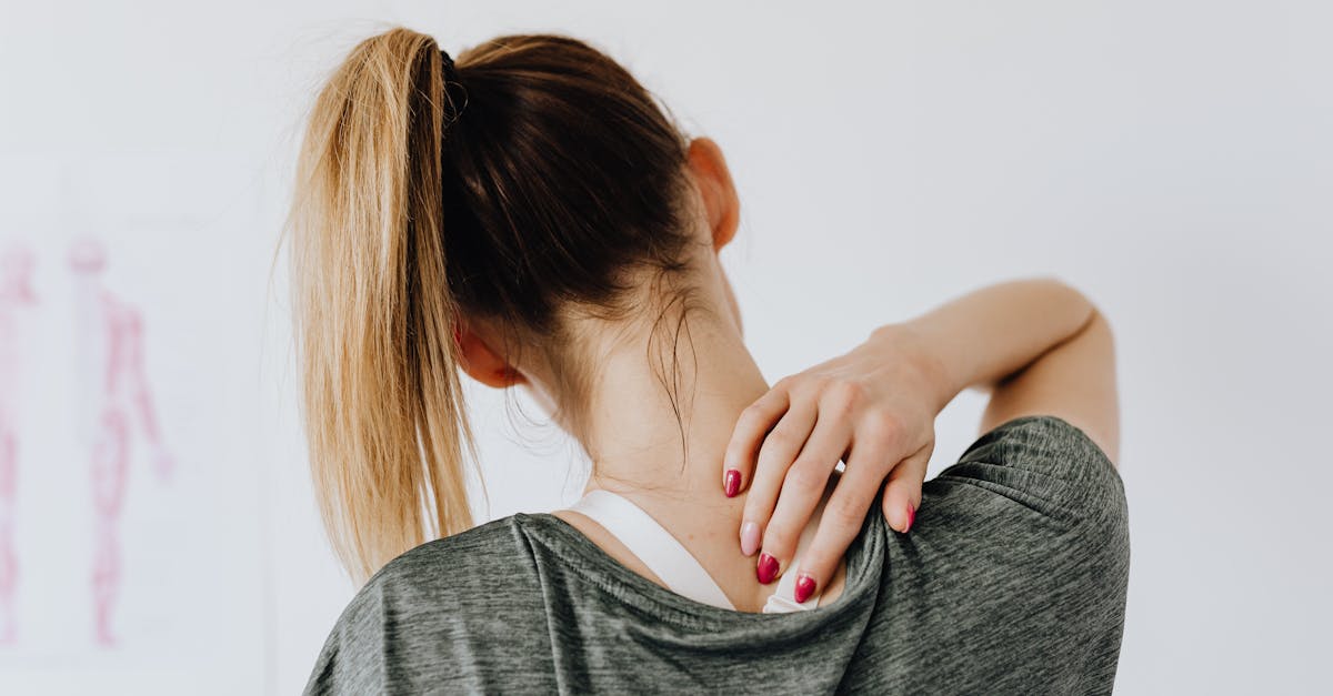 découvrez les causes, symptômes et traitements de la douleur intercostale. apprenez à identifier cette affection et à soulager l'inconfort thoracique grâce à des conseils pratiques et des informations médicales.