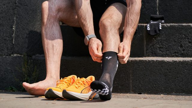 Transpiration pieds : causes, diagnostic et solutions efficaces